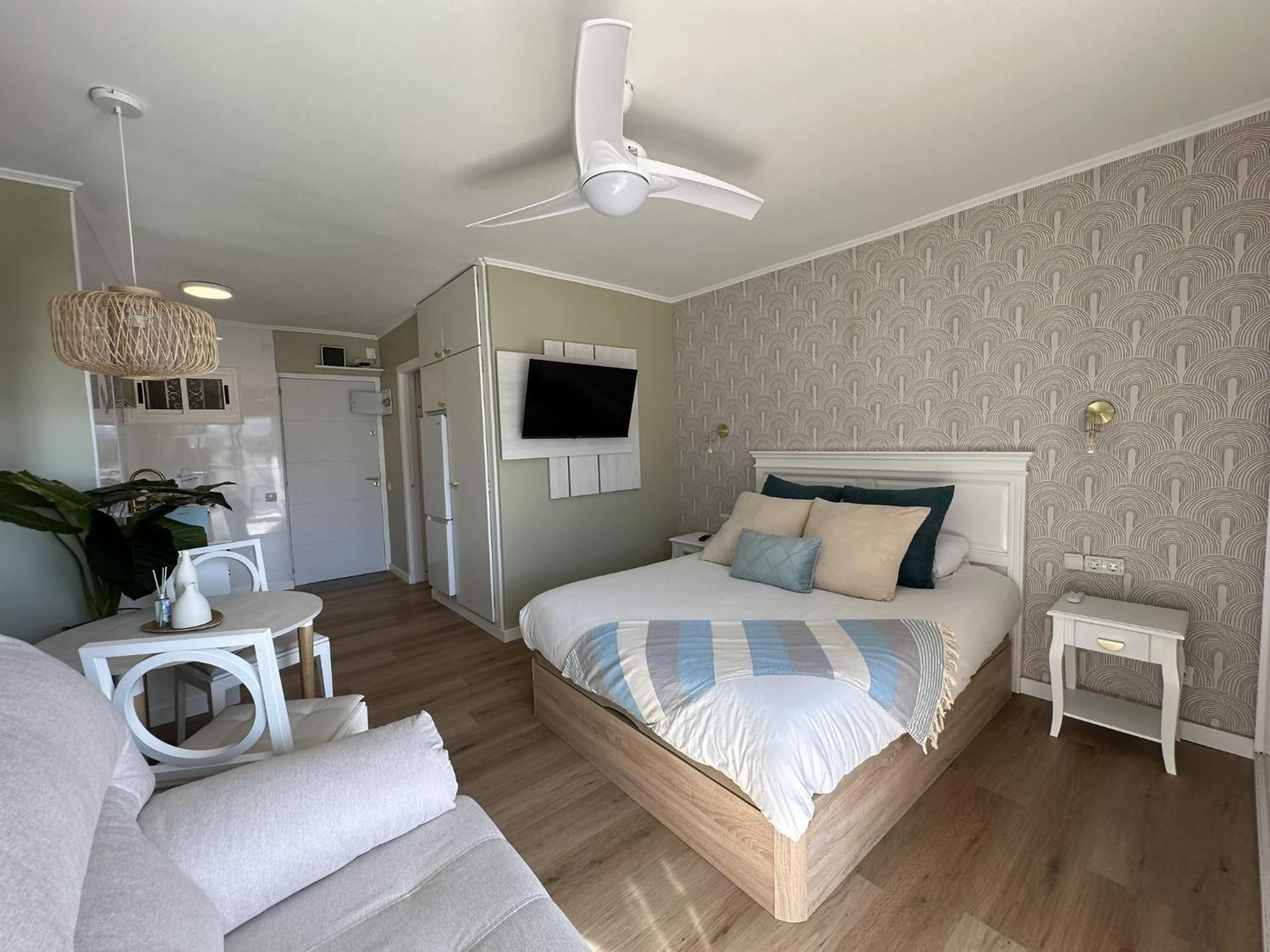 Estudio Agata Con Piscina A 800M De La Playa 베날마데나코스타 외부 사진